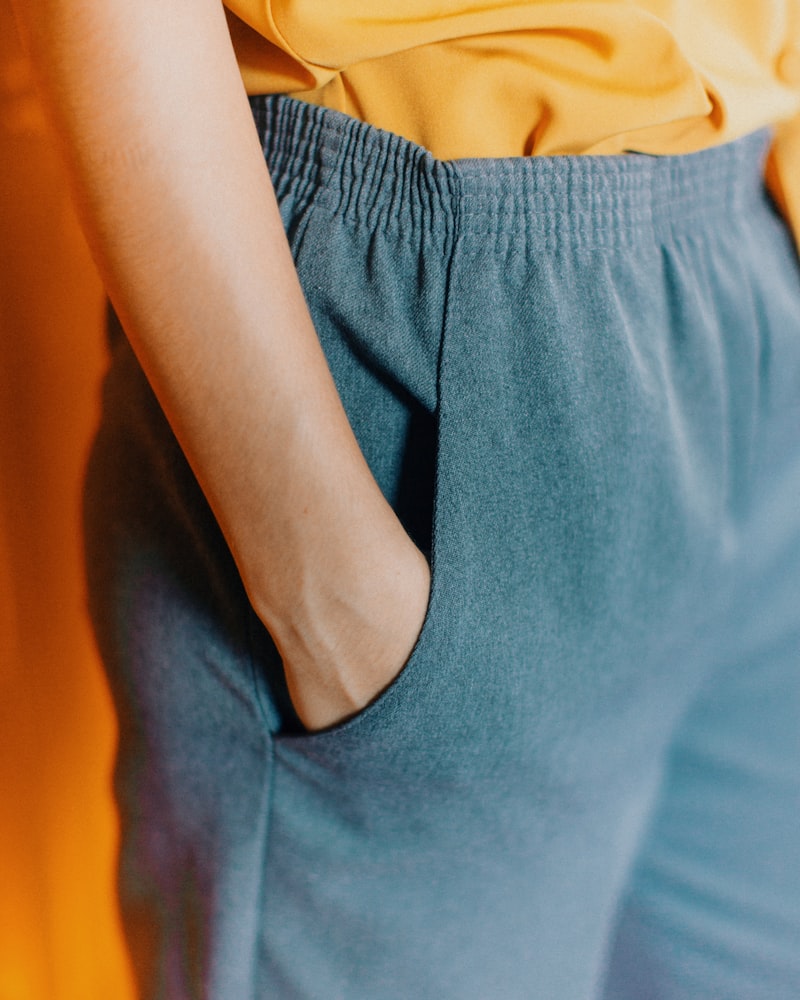 High-Waisted Linen Trousers thumbnail 2